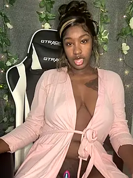 Snapshot of ToyaThick chatting on 12-15-25, 04:55 ToyaThick online show from 12-15-25, 04:55