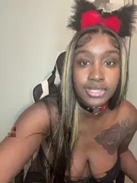 Snapshot of ToyaThick chatting on 01-06-26, 10:23 ToyaThick online show from 01-06-26, 10:23