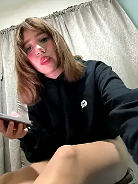 Snapshot of latinahorny11 chatting on 12-18-25, 05:24 latinahorny11 online show from 12-18-25, 05:24