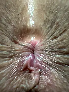 Snapshot of latinahorny11 chatting on 12-21-25, 08:10 latinahorny11 online show from 12-21-25, 08:10