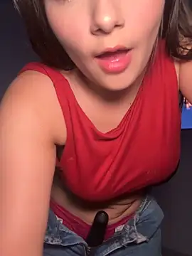 Snapshot of EmmiiGlow chatting on 01-06-26, 02:04 EmmiiGlow online show from 01-06-26, 02:04