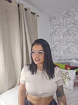 sofiaalarson online show from 12-03-25, 12:51