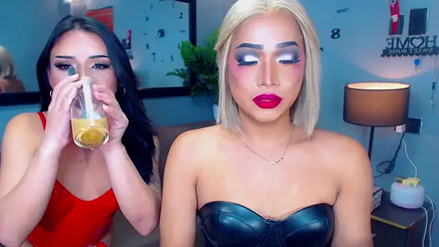 Snapshot of SavageSisters chatting on 11-09-25, 03:10 SavageSisters online show from 11-09-25, 03:10