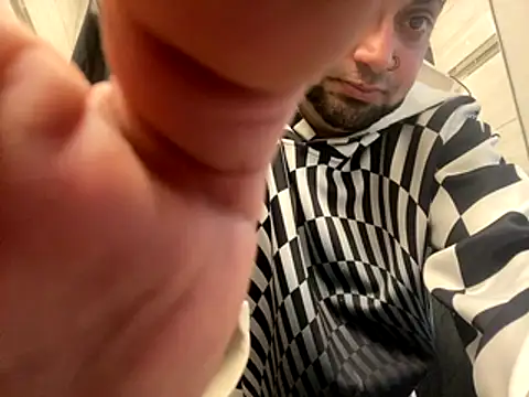 Snapshot of juicythickclit69 chatting on 11-16-25, 06:35 juicythickclit69 online show from 11-16-25, 06:35