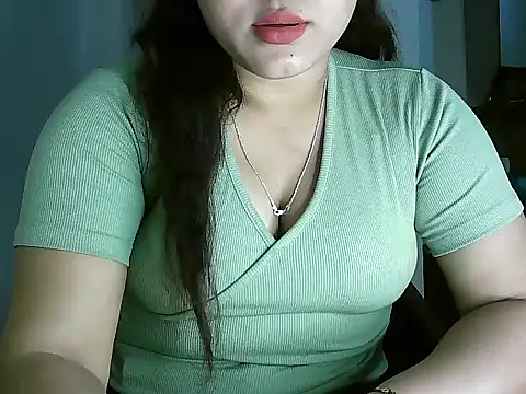 Snapshot of shreya_saxena_01 chatting on 03-08-26, 06:06 shreya saxena 01 online show from 03-08-26, 06:06