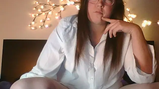 Snapshot of Persephone_CH_off chatting on 11-23-25, 08:19 Persephone CH off online show from 11-23-25, 08:19