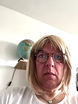 simone xdressing online show from 09-28-25, 09:03