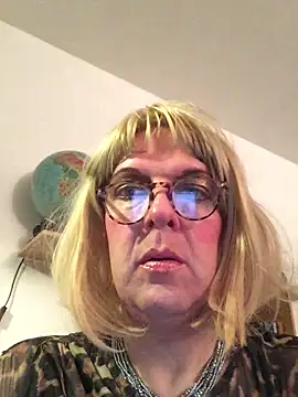 simone xdressing online show from 10-29-25, 07:59