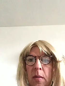 simone xdressing online show from 02-22-26, 08:35