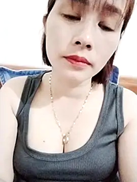 Snapshot of Swan-white123 chatting on 12-17-25, 03:40 Swan-white123 online show from 12-17-25, 03:40