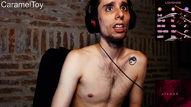 Snapshot of CaramelToy chatting on 02-25-26, 01:26 CaramelToy online show from 02-25-26, 01:26