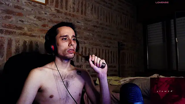 Snapshot of CaramelToy chatting on 03-13-26, 10:38 CaramelToy online show from 03-13-26, 10:38