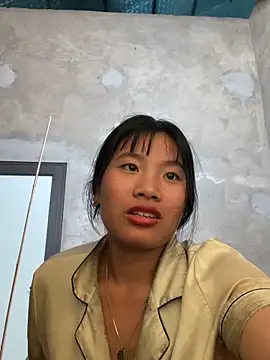 Snapshot of m-mbae chatting on 05-05-26, 12:51 m-mbae online show from 05-05-26, 12:51