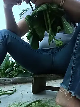 Snapshot of vangkt-cute chatting on 06-02-26, 11:45 vangkt-cute online show from 06-02-26, 11:45