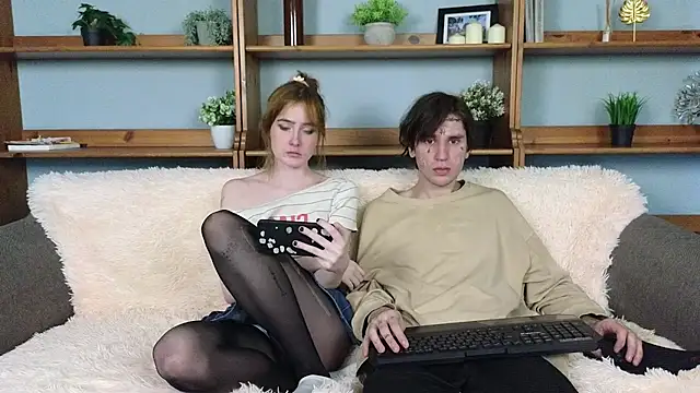 Snapshot of Danny_loves_Mary chatting on 11-20-25, 06:35 Danny loves Mary online show from 11-20-25, 06:35