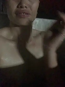 Snapshot of phuong_cute chatting on 11-10-25, 02:16 phuong cute online show from 11-10-25, 02:16