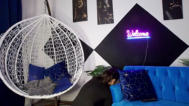 EvvaLovvia online show from 01-08-26, 05:10