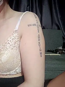 Snapshot of MiHeni chatting on 02-12-26, 03:18 MiHeni online show from 02-12-26, 03:18