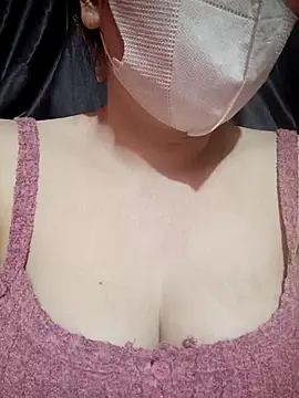 Snapshot of MiHeni chatting on 02-13-26, 02:35 MiHeni online show from 02-13-26, 02:35