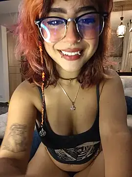 Snapshot of Sarah_Lark- chatting on 06-10-26, 12:11 Sarah Lark- online show from 06-10-26, 12:11