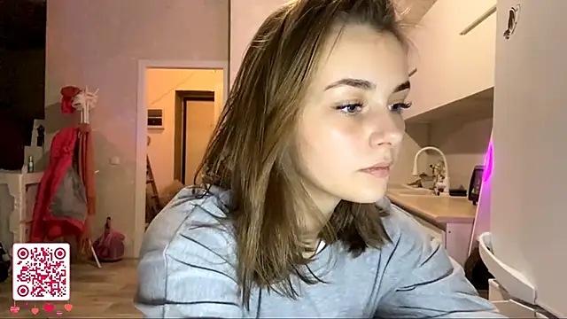 Snapshot of GeralynChiszar chatting on 11-21-25, 08:07 GeralynChiszar online show from 11-21-25, 08:07