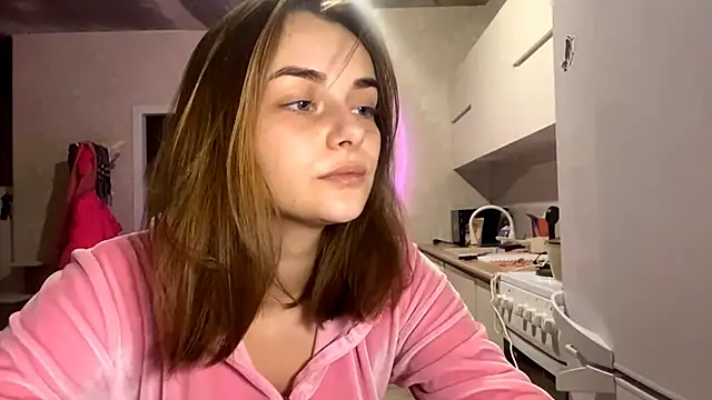 Snapshot of GeralynChiszar chatting on 12-03-25, 01:13 GeralynChiszar online show from 12-03-25, 01:13