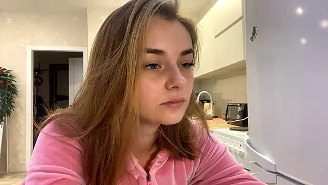 Snapshot of GeralynChiszar chatting on 12-17-25, 05:13 GeralynChiszar online show from 12-17-25, 05:13