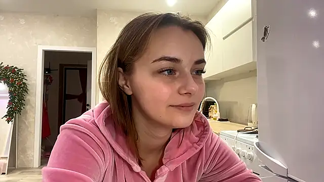 Snapshot of GeralynChiszar chatting on 12-18-25, 04:40 GeralynChiszar online show from 12-18-25, 04:40