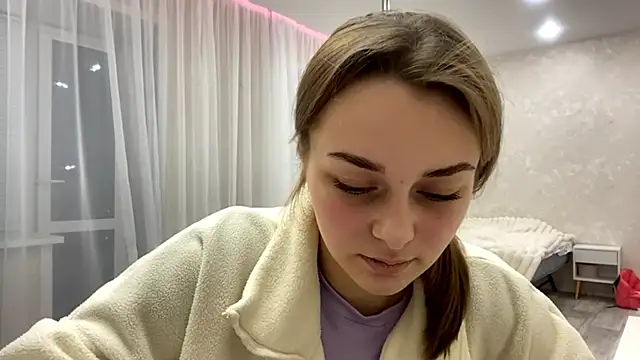 Snapshot of GeralynChiszar chatting on 03-06-26, 07:10 GeralynChiszar online show from 03-06-26, 07:10