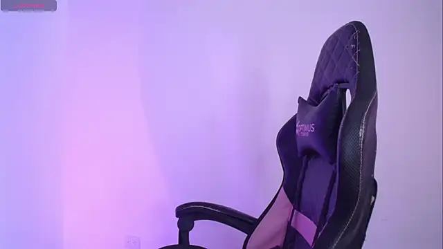 Snapshot of Millie_bobby chatting on 02-25-26, 08:51 Millie bobby online show from 02-25-26, 08:51