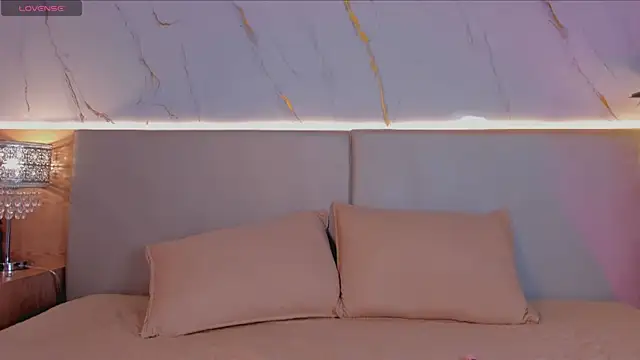 Snapshot of april_grey11 chatting on 11-25-25, 08:20 april grey11 online show from 11-25-25, 08:20