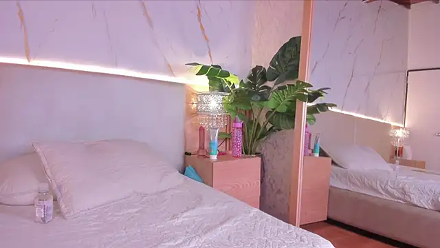 Snapshot of april_grey11 chatting on 12-19-25, 06:37 april grey11 online show from 12-19-25, 06:37