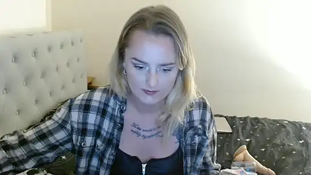 Snapshot of Tatted_emi chatting on 02-01-26, 09:46 Tatted emi online show from 02-01-26, 09:46