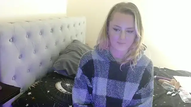 Snapshot of Tatted_emi chatting on 02-10-26, 06:56 Tatted emi online show from 02-10-26, 06:56