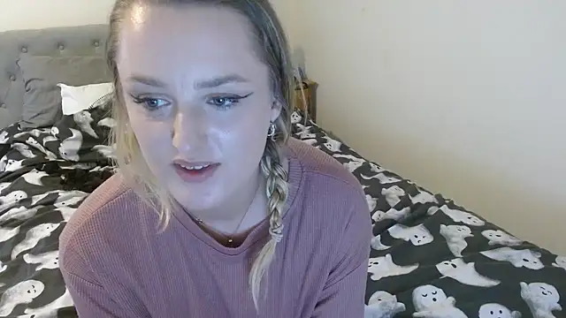 Snapshot of Tatted_emi chatting on 03-16-26, 01:37 Tatted emi online show from 03-16-26, 01:37