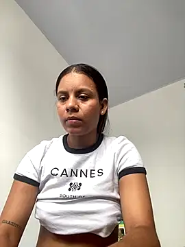 lineichun1708 online show from 11-11-25, 01:22