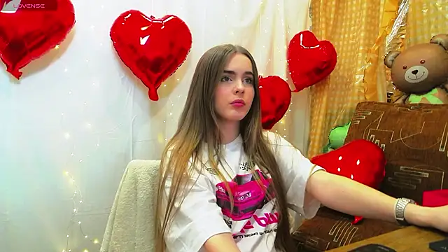 Snapshot of AlicaLOVEalisa777 chatting on 02-24-26, 11:03 AlicaLOVEalisa777 online show from 02-24-26, 11:03