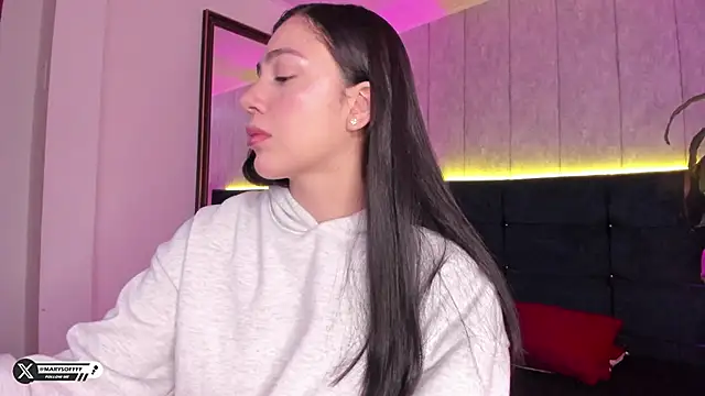 Snapshot of marysofff chatting on 12-14-25, 04:34 marysofff online show from 12-14-25, 04:34