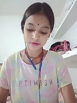 Mohnicute online show from 05-19-26, 01:06