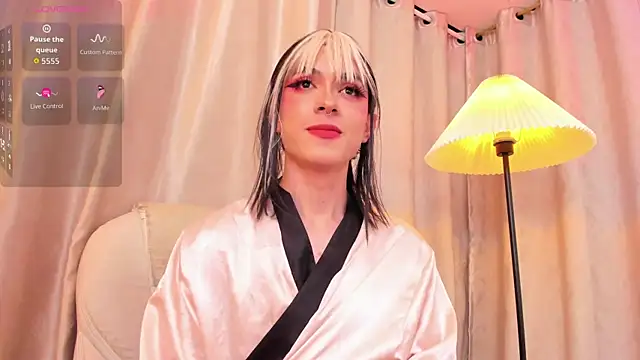 Snapshot of cleeo_nile chatting on 11-18-25, 03:34 cleeo nile online show from 11-18-25, 03:34