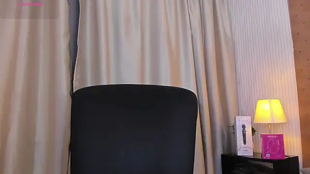 Snapshot of cleeo_nile chatting on 12-17-25, 05:13 cleeo nile online show from 12-17-25, 05:13