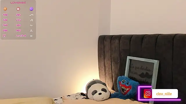 Snapshot of cleeo_nile chatting on 02-15-26, 05:26 cleeo nile online show from 02-15-26, 05:26