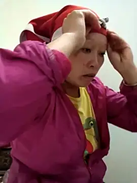 Snapshot of girl-hot2x chatting on 11-15-25, 04:54 girl-hot2x online show from 11-15-25, 04:54