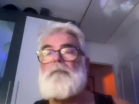 Snapshot of LeatherSdaddy chatting on 11-28-25, 04:53 LeatherSdaddy online show from 11-28-25, 04:53