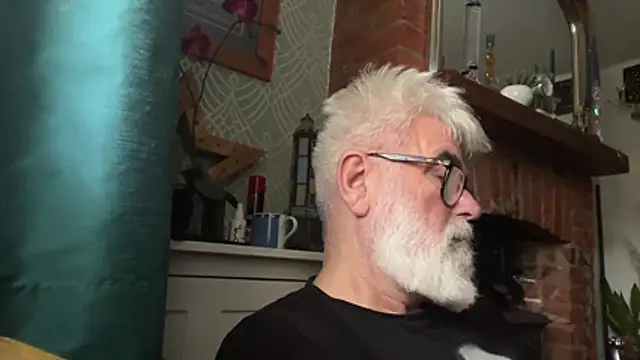 Snapshot of LeatherSdaddy chatting on 11-29-25, 10:07 LeatherSdaddy online show from 11-29-25, 10:07