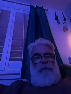 Snapshot of LeatherSdaddy chatting on 12-19-25, 04:47 LeatherSdaddy online show from 12-19-25, 04:47