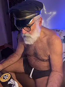Snapshot of LeatherSdaddy chatting on 12-21-25, 03:46 LeatherSdaddy online show from 12-21-25, 03:46