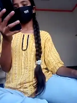 Snapshot of Riya_917 chatting on 11-25-25, 06:57 Riya 917 online show from 11-25-25, 06:57