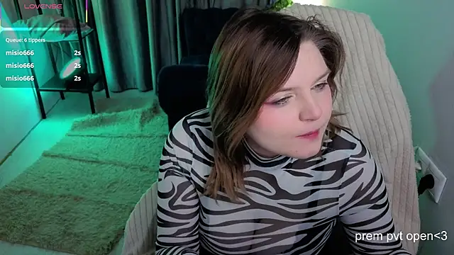 Snapshot of RacieBroom chatting on 01-14-26, 10:14 RacieBroom online show from 01-14-26, 10:14