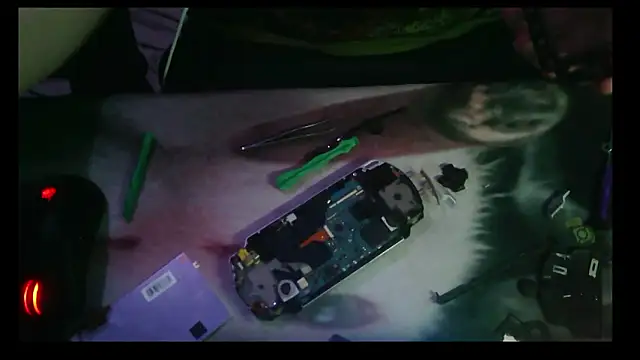 Snapshot of Ak_Macros chatting on 03-10-26, 03:06 Ak Macros online show from 03-10-26, 03:06